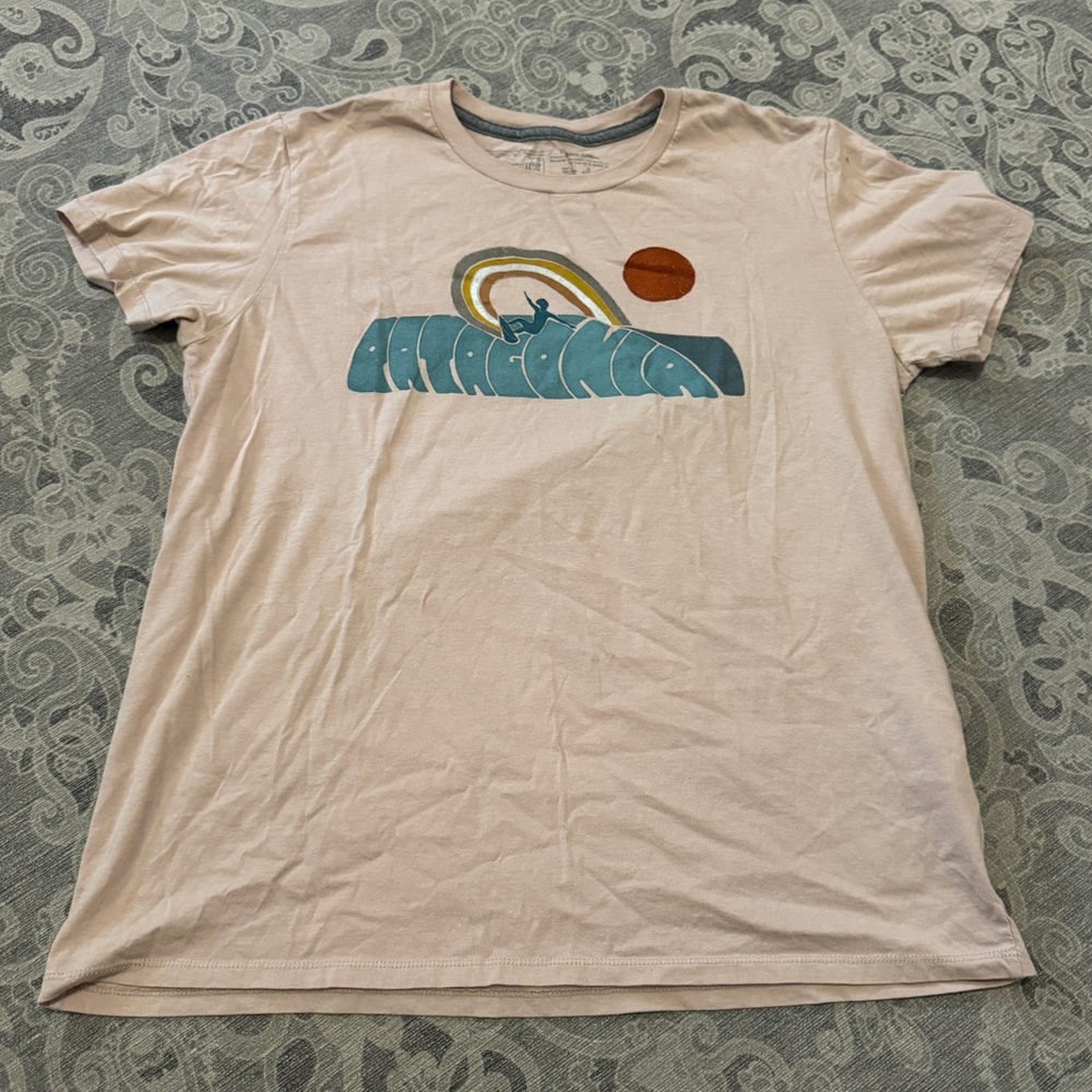 Women's Pale Pink Graphic Tee with Surf Wave Motif